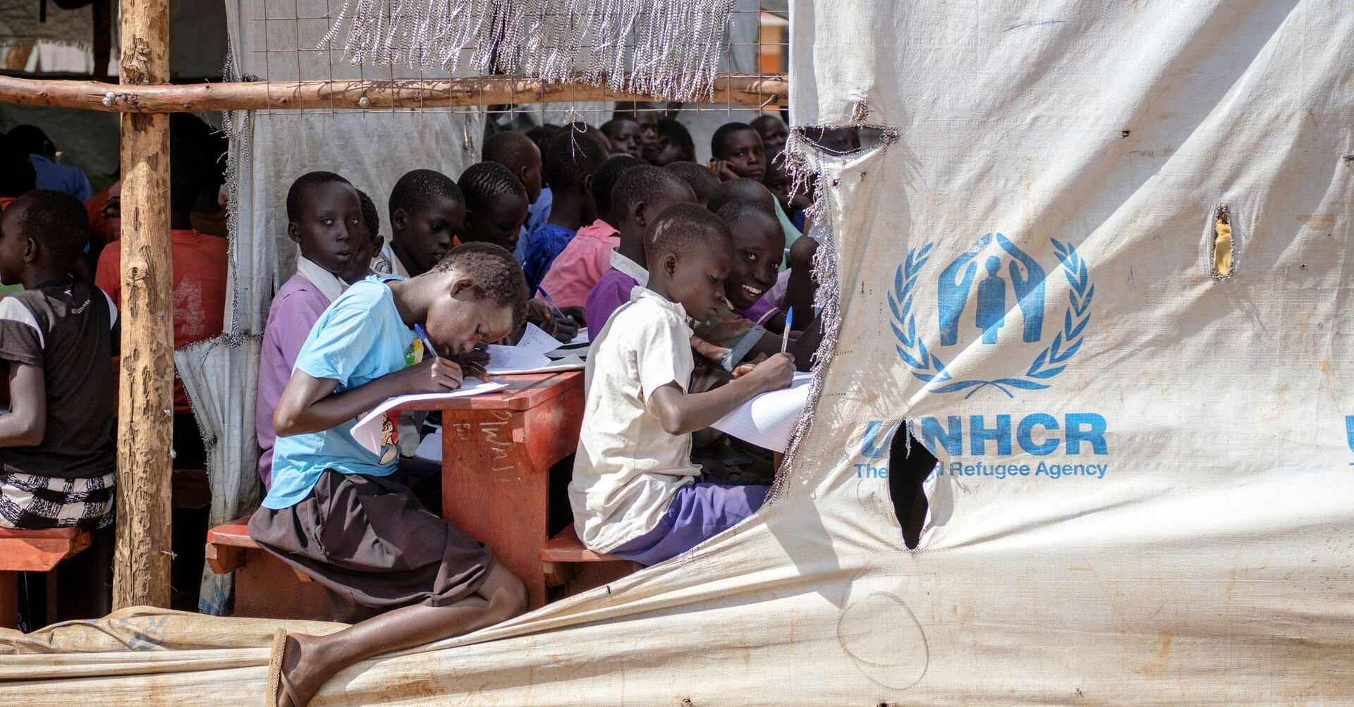 Kinder in der Schule in Uganda, perspektiven schaffen RF2102365_Uganda_Schule.jpg