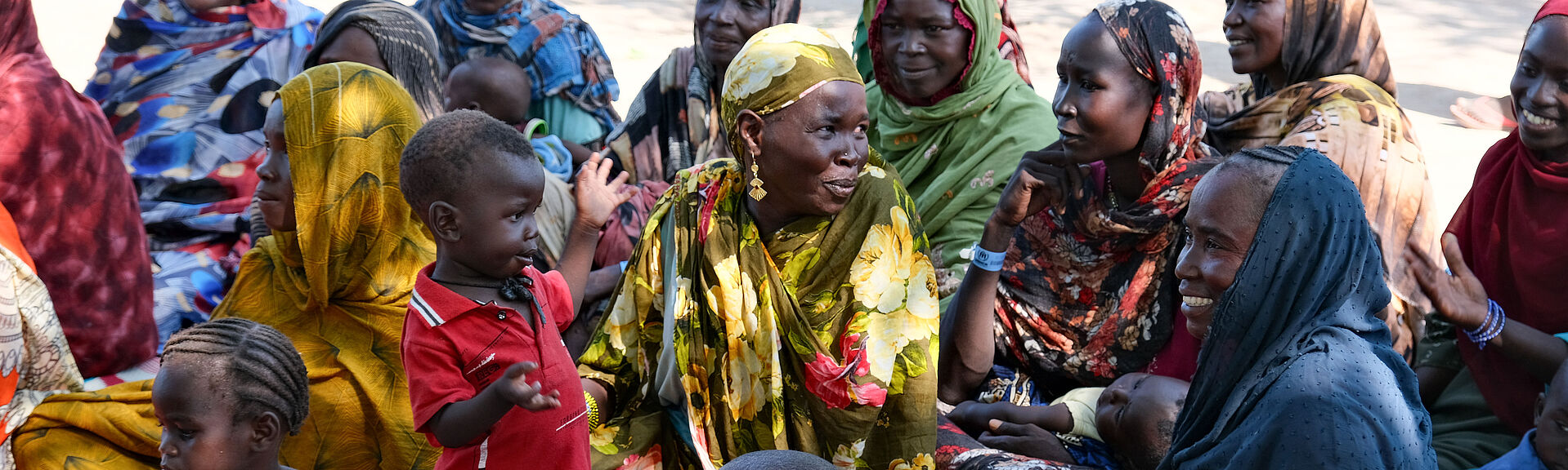 Sudanesische Flüchtlinge in ZAR auf einer Picknickdecke