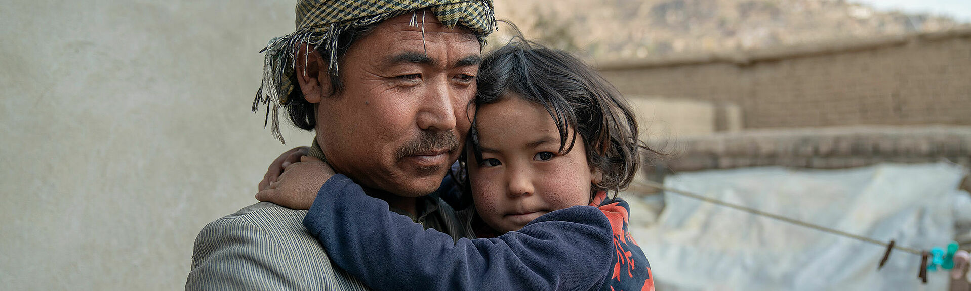 Vater mit Tochter in Afghanistan