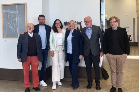 Gruppenbild der Gremienmitglieder der UNO-Flüchtlingshilfe