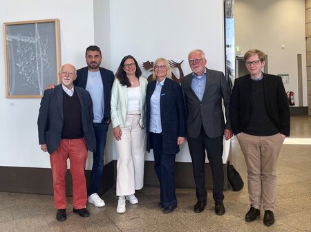 Gruppenbild der Gremienmitglieder der UNO-Flüchtlingshilfe