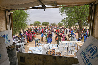 Verteilung von Hilfsgütern im Tschad.