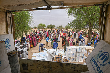 Verteilung von Hilfsgütern im Tschad.