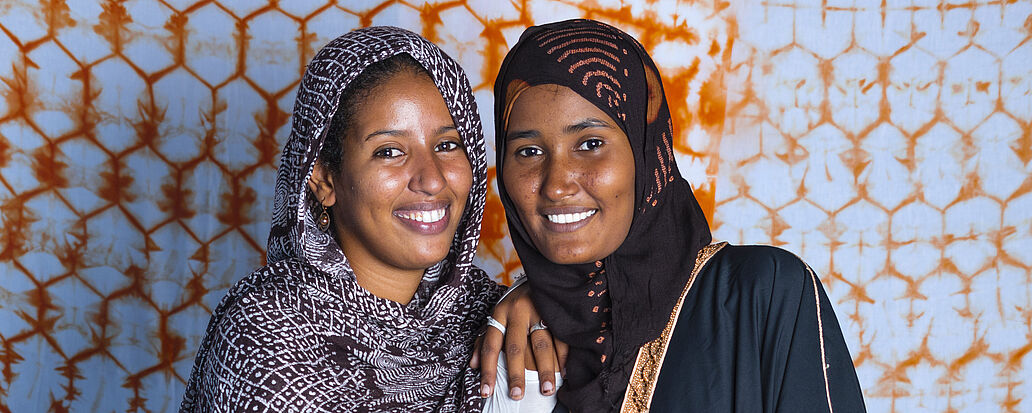 Zwei geflüchtete junge Frauen aus mali, jetzt in Mauretanien.