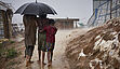 Bangladesch wird jedes Jahr von Monsunregenfällen heimgesucht. Überschwemmungen und Erdrutsche gefährden die Menschen. Auch die rund 640.000 Rohingya, die aus Myanmar flüchten mussten und im größten Flüchtlingslager der Welt, Kutupalong, wohnen, trifft es hart. Trotzdem sind die Niederschläge nach längerer Dürre, besonders für Bauern, wichtig.