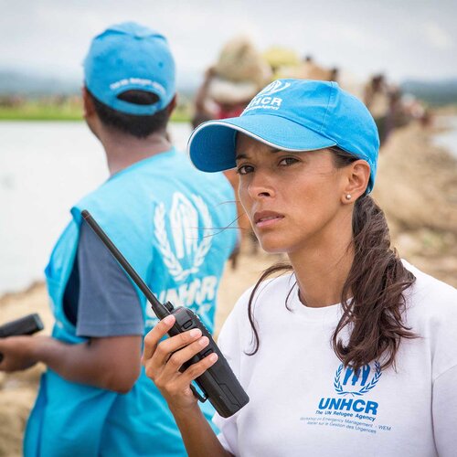Nothelferin Rohingya in Bangladesch