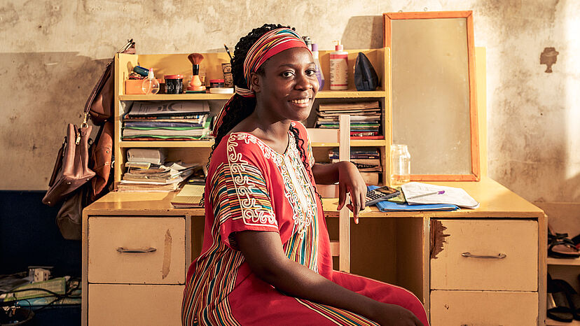 Faïda Alida ist 24 Jahre alt und studiert Wirtschaft an der Universität von N´Djamena, Tschad.
“Ich will eine unabhängige Frau sein und andere Mädchen inspirieren.”

