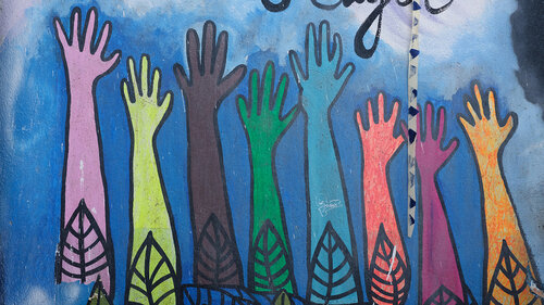 gemalte bunte Arme und Hände