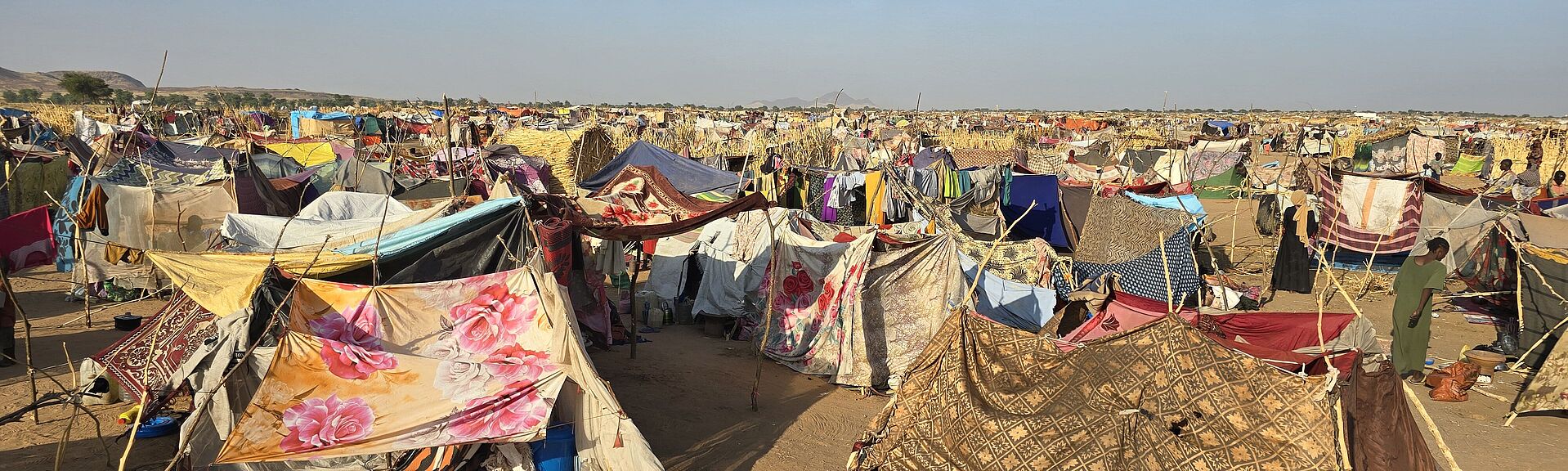 Eine Sicht auf ein Flüchtlingscamp von oben