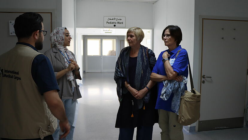 Dr. Ricarda Brandts und Katharina Lumpp in Azraq