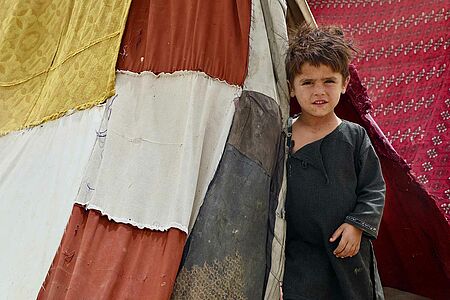 Junge in einem Flüchtlingscamp in Afghanistan
