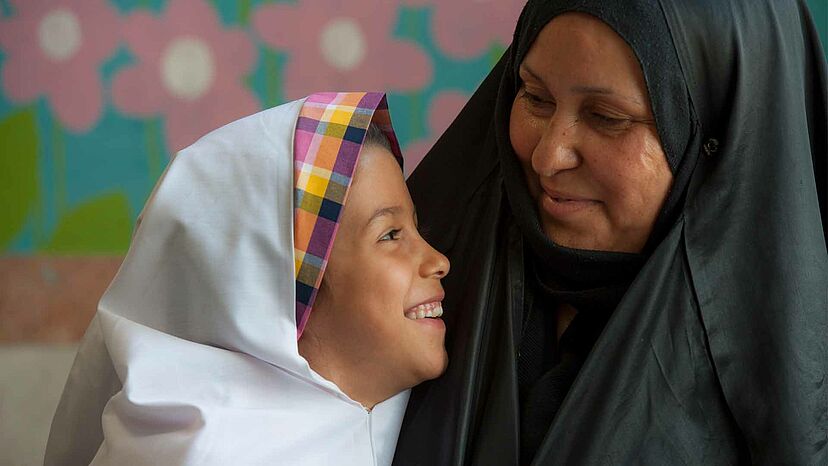 Mutter und Tochter Iran Bildung