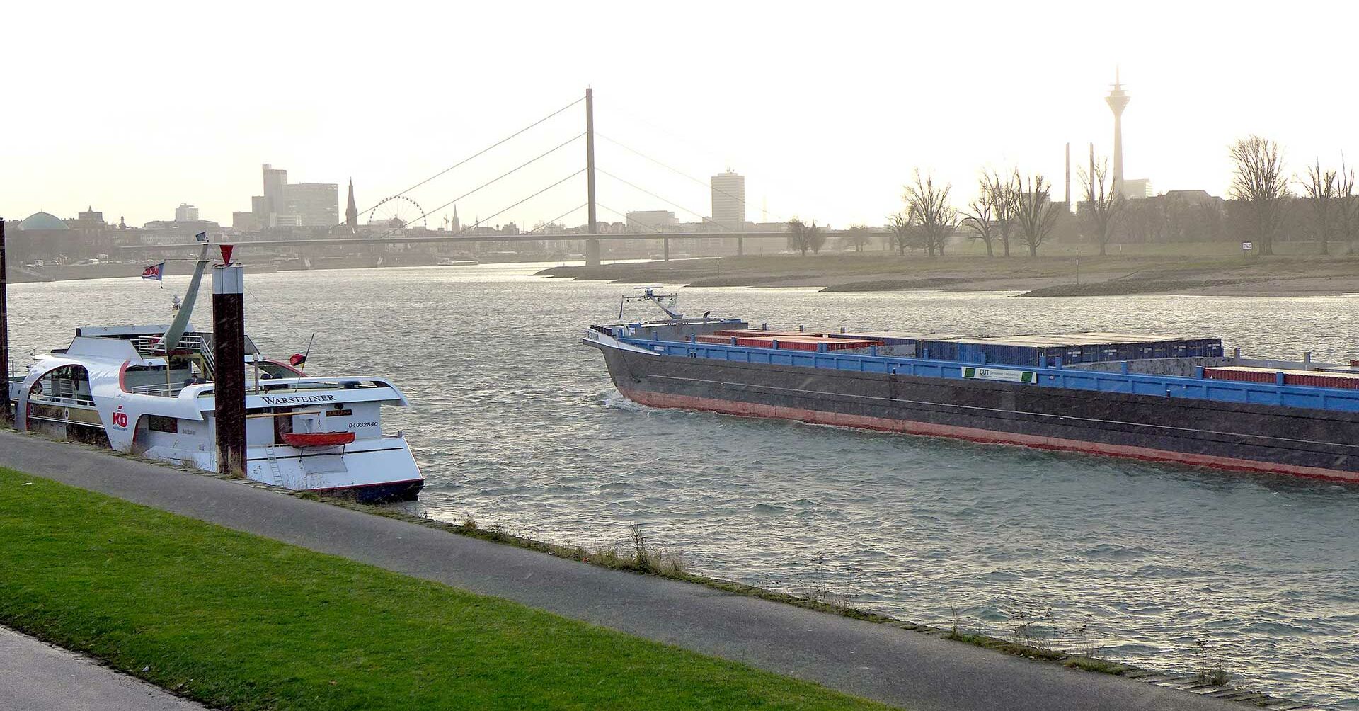 Rhein Düsseldorf  Rhein-Duesseldorf.jpg
