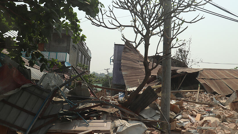 zerstörte Häuser nach dem Erdbeben in Myanmar