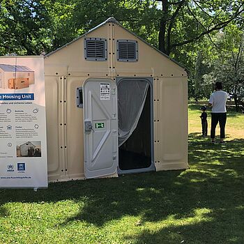 Eine sogenannte RHU (eine art Zelt/Behausung für Flüchtlinge, gestellt von Hilfsorganisationen) 