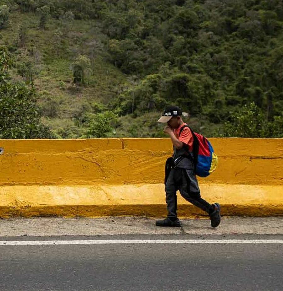 Menschen verlassen Venezuela