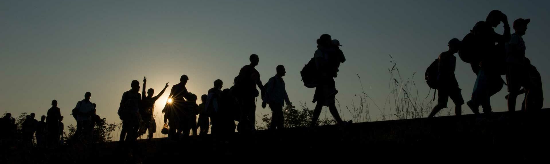 Flüchtlinge im Sonnenuntergang