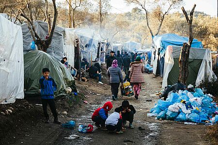 Ein Flüchtlingslager auf einer griechischen Insel