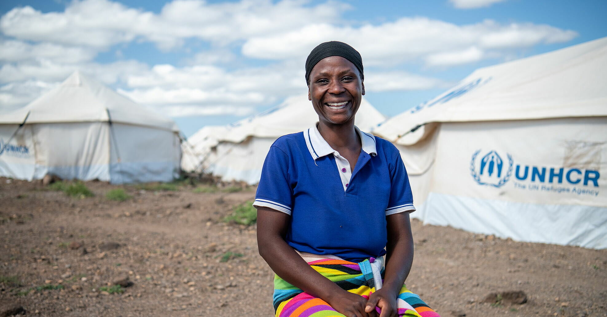 Flüchtlingsfrau vor UNHCR Zelt Fluchtpunkt_Ankommen_RF1292939_DSC_2384.jpg