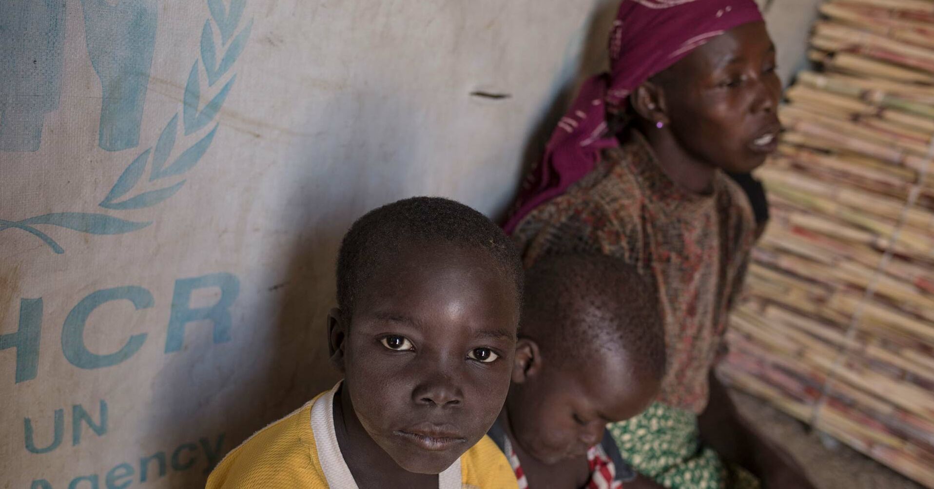 Kinder vor UNHCR Plane Nigeria_Boko-Haram_RF284545_1.jpg