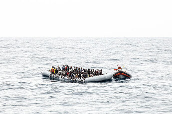 Flüchtlingsboot auf dem Mittelmeer