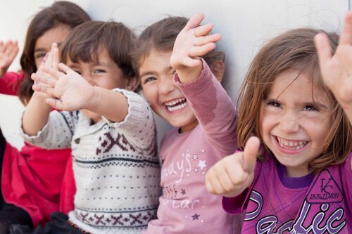 Gruppe von fröhlichen Mädchen