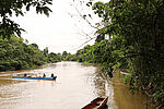 Kanu auf einem Fluss im Darién Dschungel