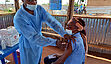 In Angola ... 
- macht die Impfkampagne auch unter der Flüchtlingsbevölkerung gute Fortschritte. In der Flüchtlingssiedlung Lovua wurden 3.580 der 4.000 Einwohner geimpft.

