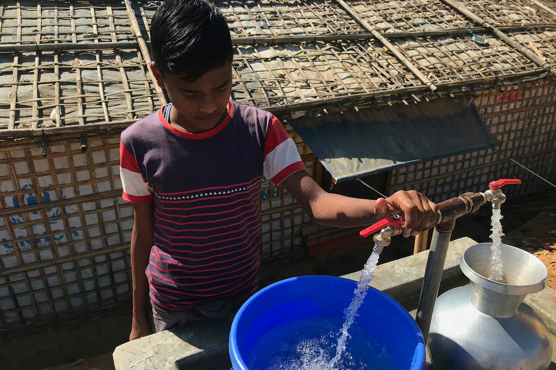 Wasserleitung in einem Flüchtlingslager in Bangladesh