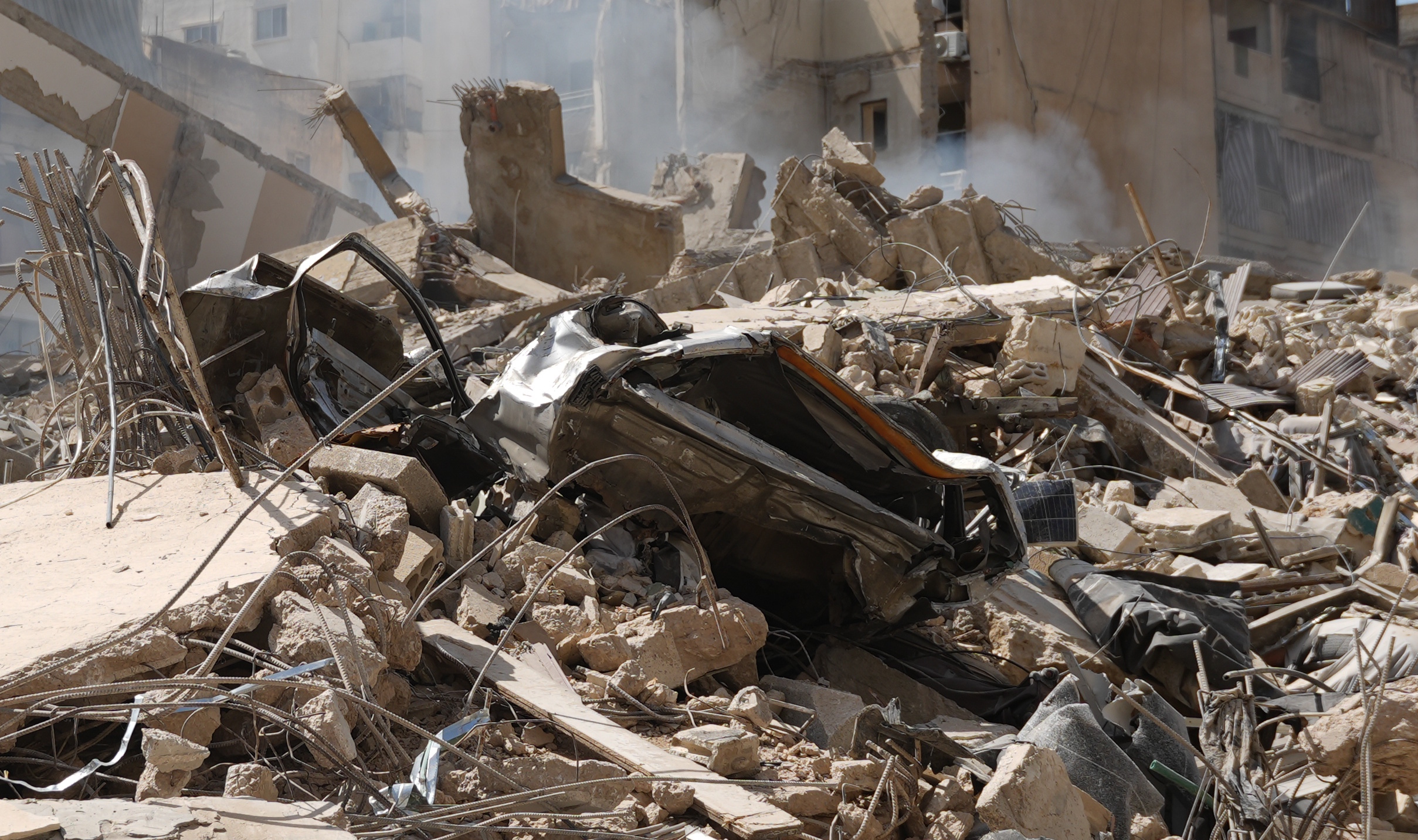 Trümmer nach Bombenangriff rubble.jpg