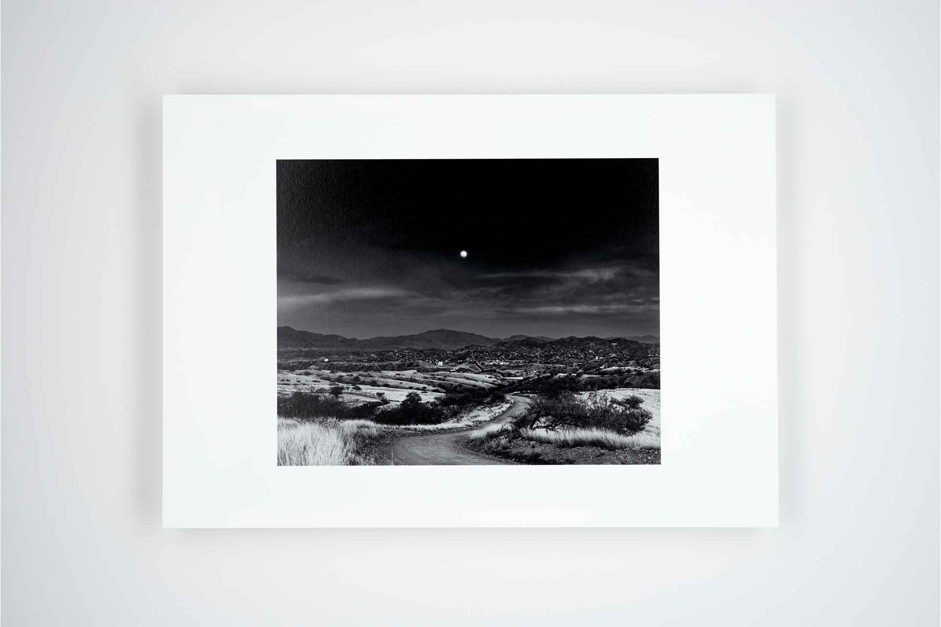 Trevor Paglen, „Moonrise Nogales, Arizona", 2020 © Trevor Paglen, Foto: Sandra-Stein.de
