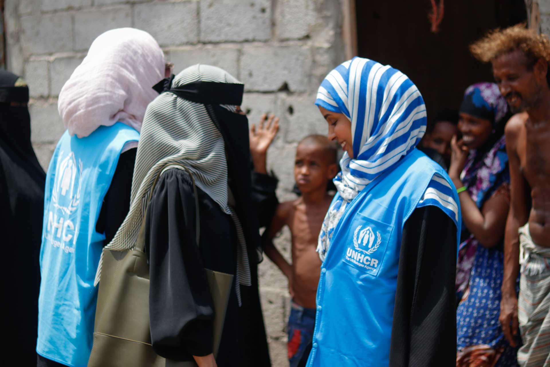 Alawia bei ihrem Routinebesuch in somalischen Flüchtlingsgemeinschaften im Gebiet Al-Basateen in der Stadt Aden im Jemen. Trotz des anhaltenden Konflikts leben im Jemen rund 140 000 Flüchtlinge, vor allem aus Somalia und Äthiopien