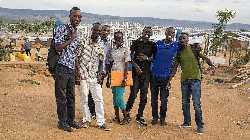 Die Burunder Dieudonné, Evariste, André, Florenz, Cyriaque, Christian und Jean-Claude (von links nach rechts) sind DAFI-Stipendiaten aus dem Flüchtlingslager Mahama in Ruanda.