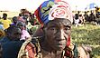 Agatha Tibakiraya ist schon 104 Jahre alt. Sie floh aus der Demokratischen Republik Kongo nach Uganda. Dort ist sie in ihrem Dorf ein respektiertes Mitglied der Kreditgemeinschaft Solo Effort. Die Gemeinschaft vergibt Kleinkredite, damit sich die Bauern im Dorf weiterbilden und Erwachsene Lesen und Schreiben lernen.